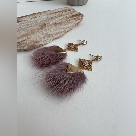 Flirty Dusty Pink Dangle Earrings - Elegant Pink Feather Dangle Earrings - Picture 14 of 16